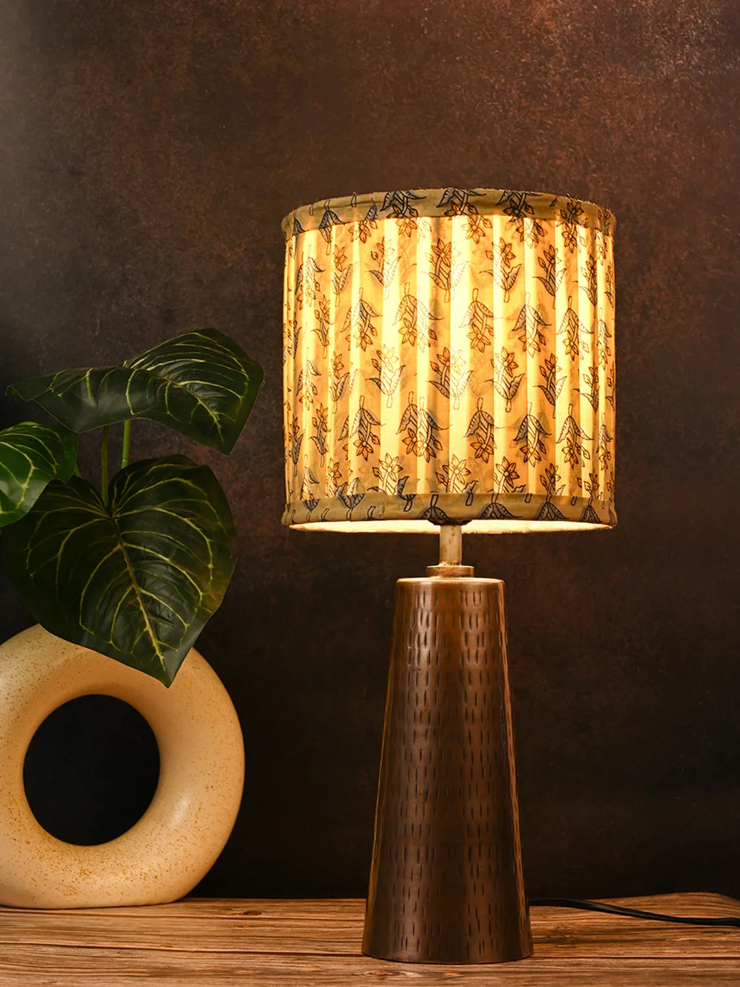Copper Etched V-Shaped Lamp with Pleeted Muticolor Lemon Shade