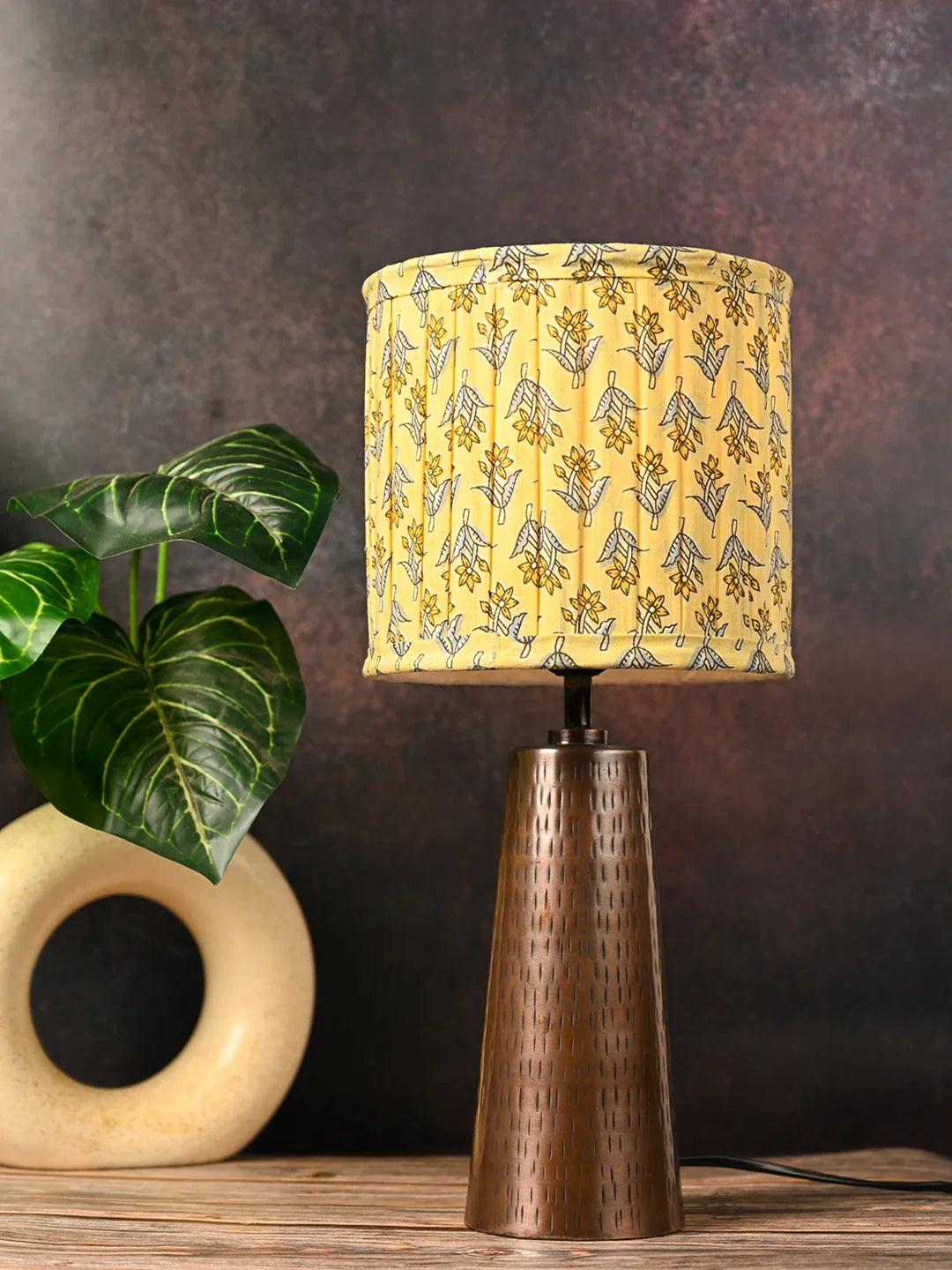 Copper Etched V-Shaped Lamp with Pleeted Muticolor Lemon Shade