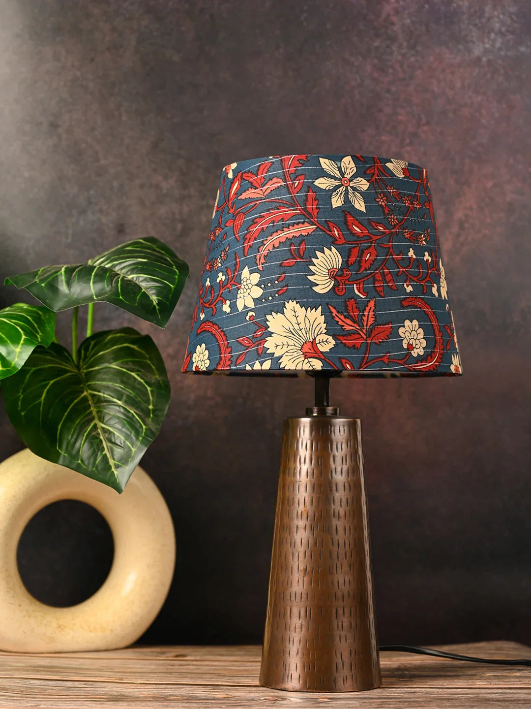 Copper Etched V-Shaped Lamp with Taper Muticolor Blue Shade