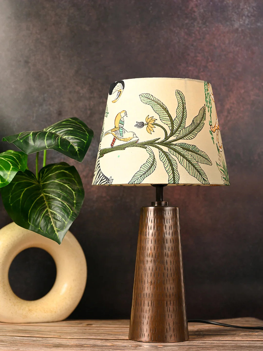 Copper Etched V-Shaped Lamp with Taper Muticolor Green Shade