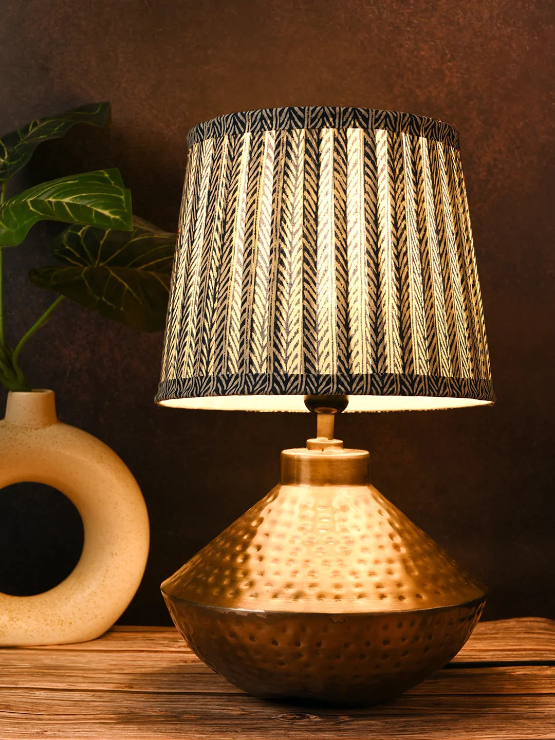 Golden Hammered Urn Lamp with Pleeted Multicolor Grey Shade
