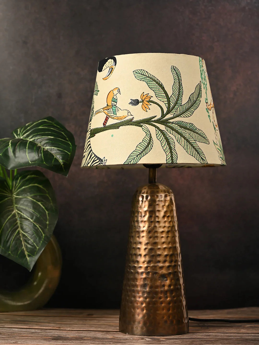 Golden Hammered V-Shaped Lamp with Taper Muticolor Green Shade