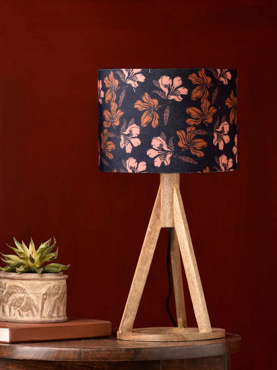 Black Flower Trio Wooden Lamp